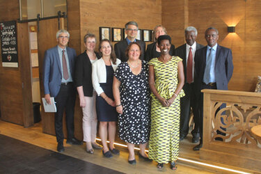 Gruppenfoto der Delegation mit Staatsministerin Theresa Schopper